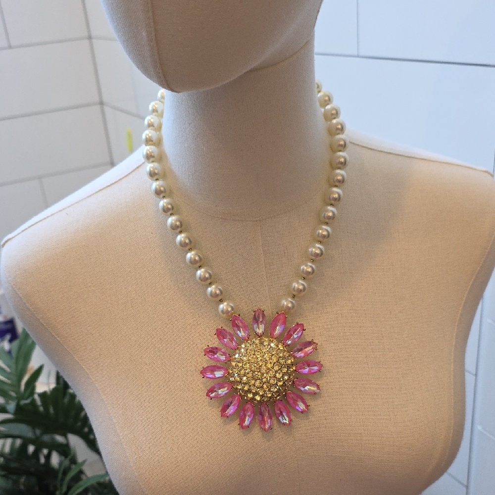 Elegant Pearl and Pink Crystal Necklace